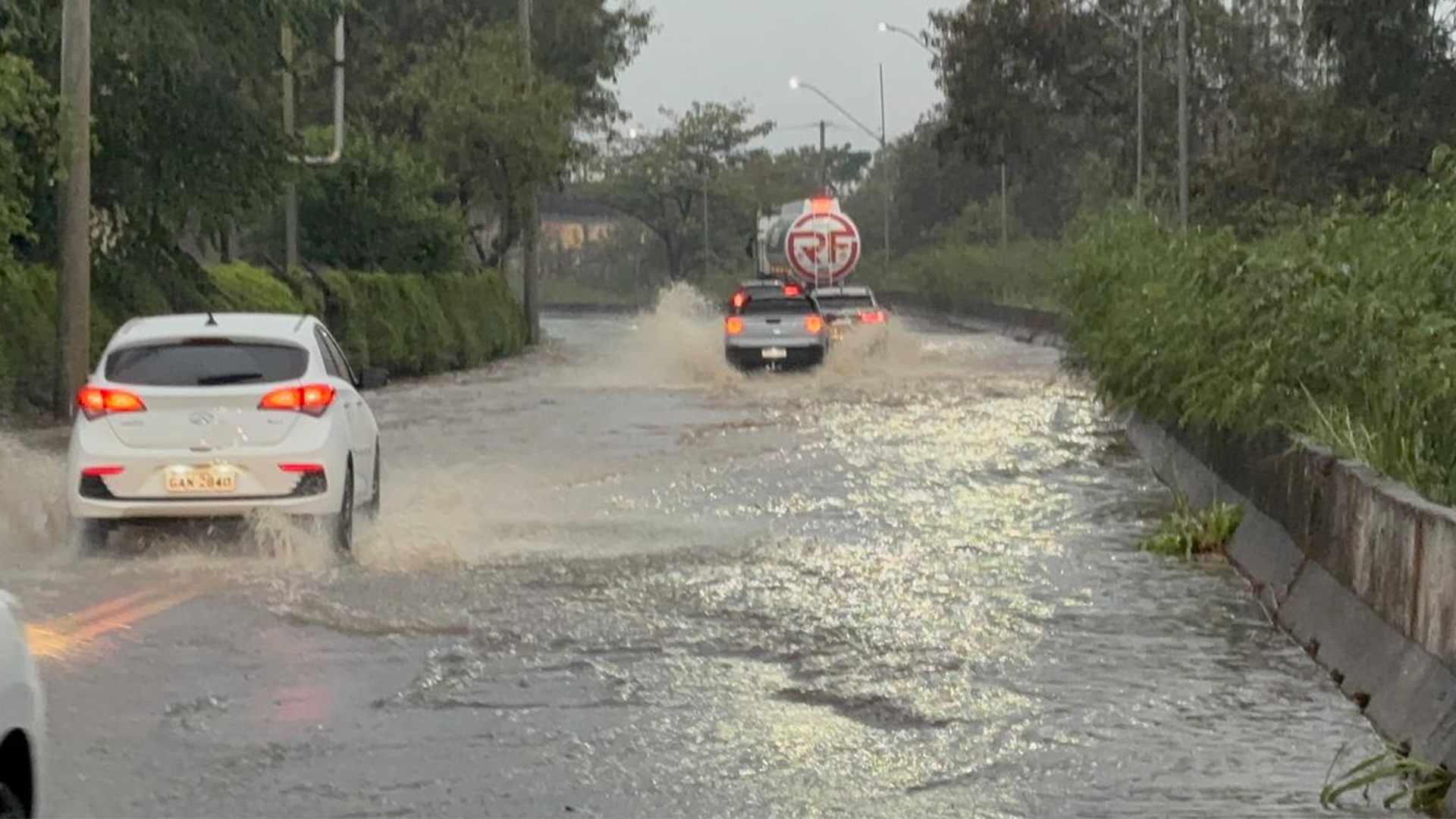 Limeira registra pontos de alagamento com forte chuva