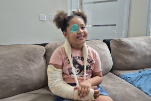 Menina Helloah se recupera após grave acidente de moto em Limeira