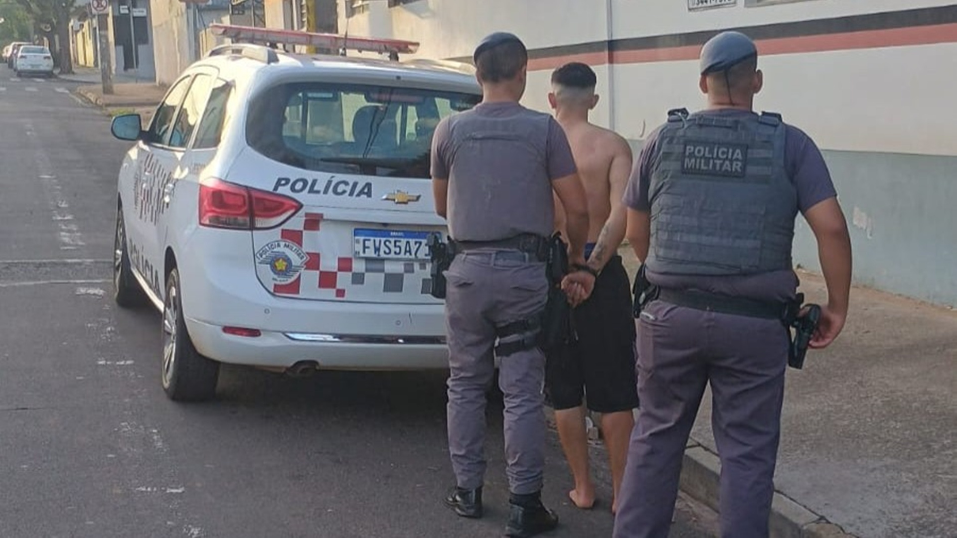 Motociclista foge de abordagem e causa confusão em Engenheiro Coelho