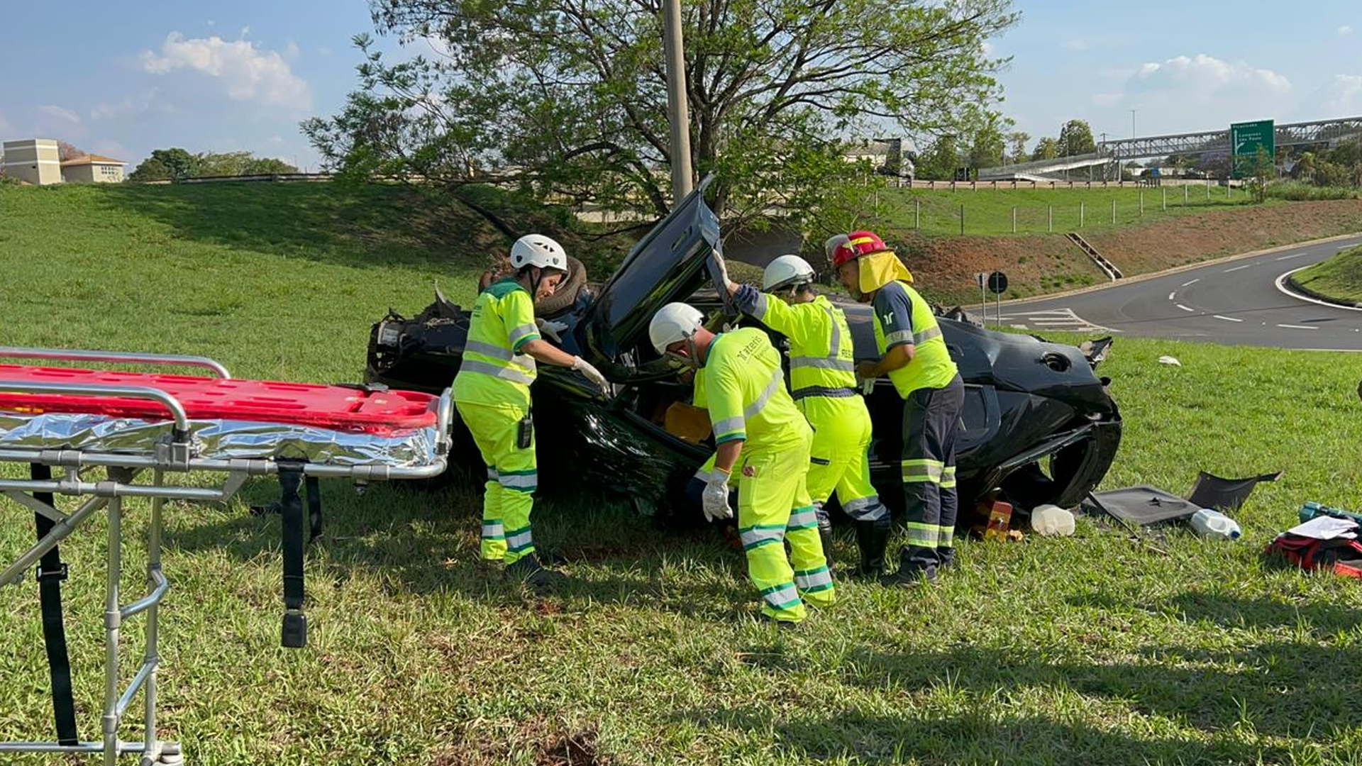 Motorista fica ferido após capotamento na Limeira-Piracicaba