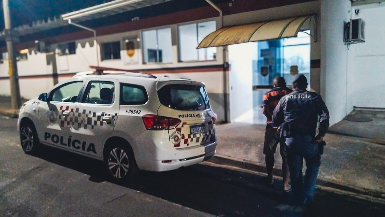 Mulher se corta ao ser empurrada sobre móvel por companheiro em Cordeirópolis