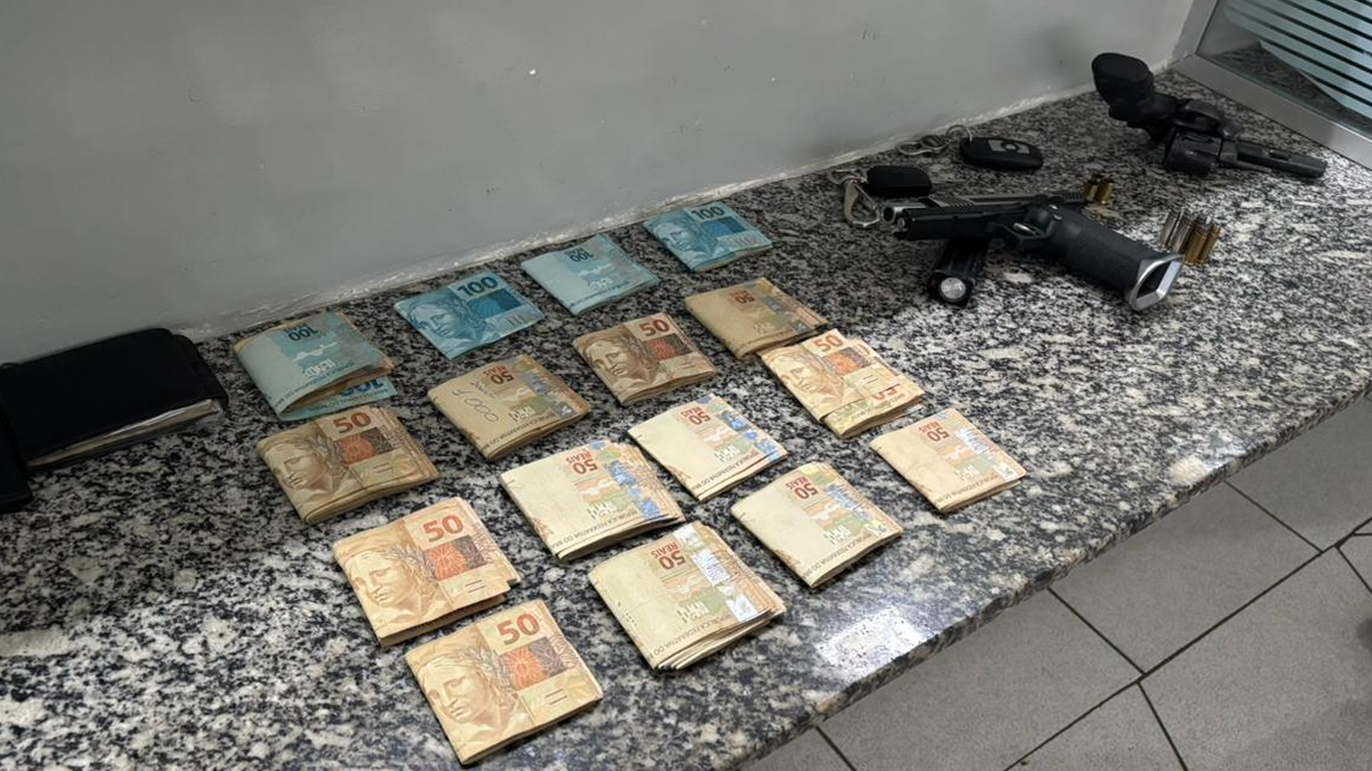 PM liberta caminhoneiros mantidos reféns e prende trio, entre eles pai e filho, em Limeira