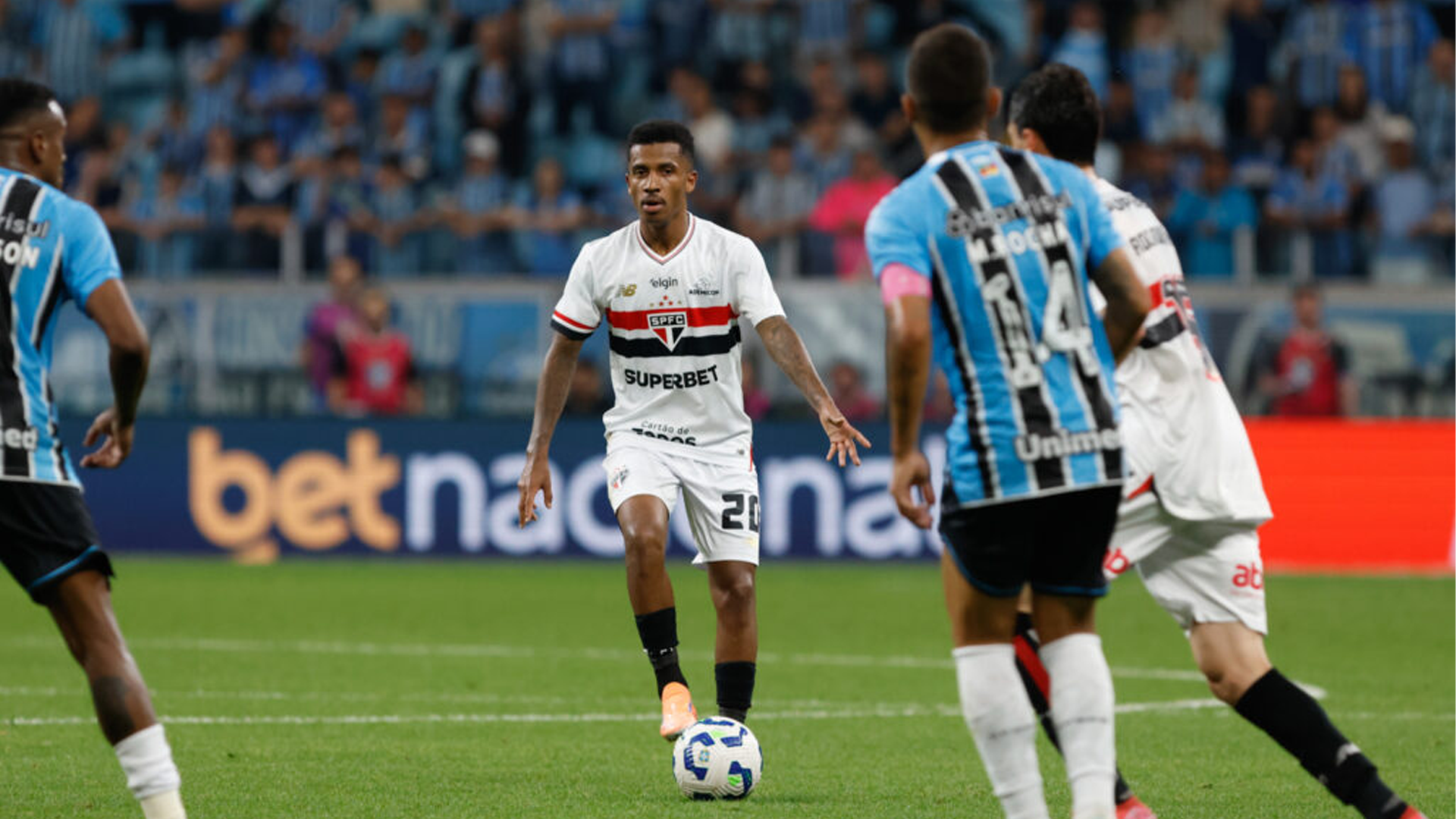 São Paulo luta, mas perde para o Grêmio em Porto Alegre