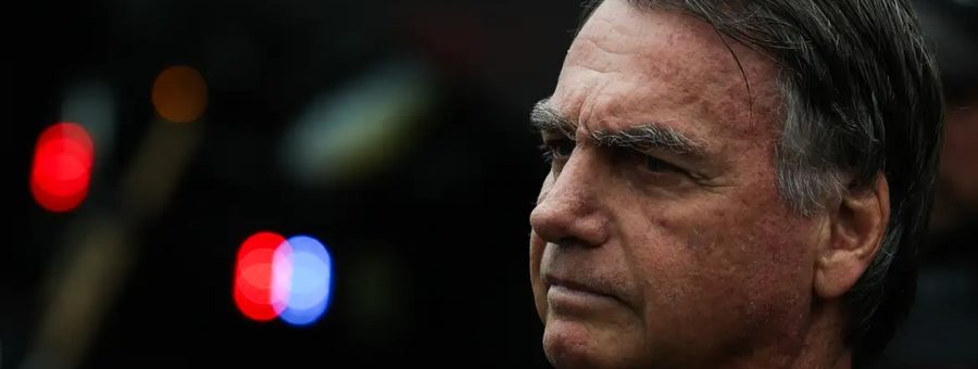 Bolsonaro é preso em ação preventiva da PF
