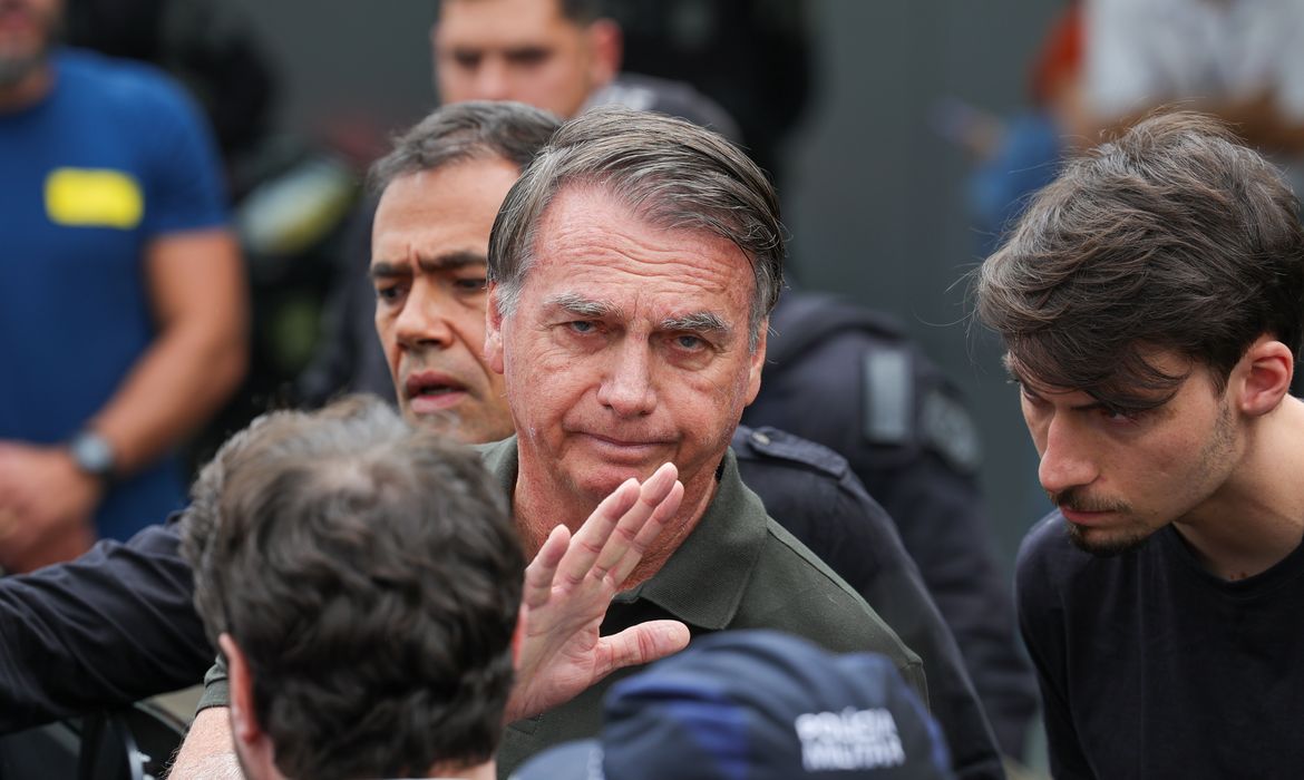 Bolsonaro passa por audiência de custódia neste domingo