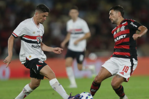 Buscando a liderança do Brasileiro, Flamengo enfrenta o São Paulo