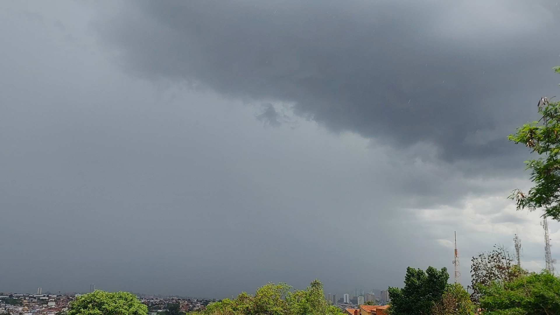 Defesa Civil alerta para temporais com ventos de até 100 kmh em Limeira e região