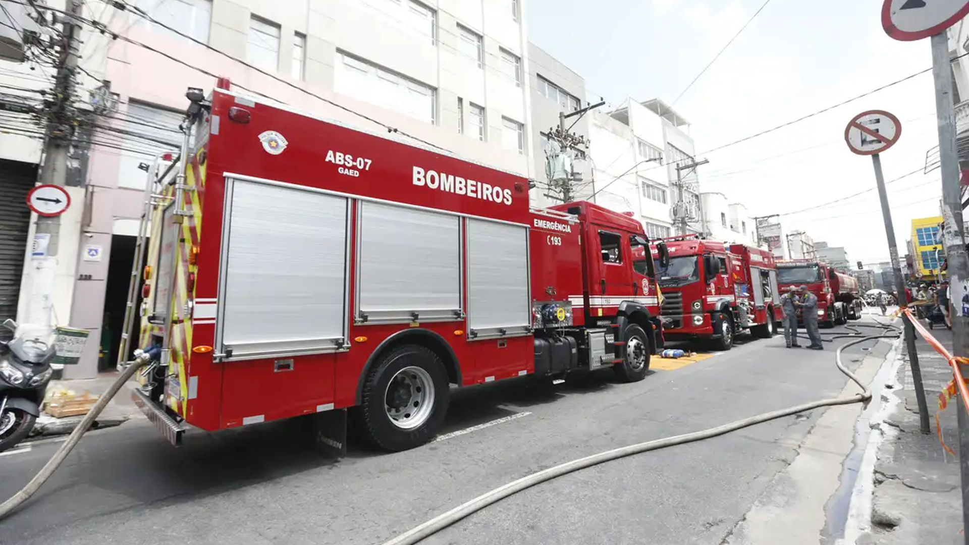 Explosão de galpão com fogos de artifício mata uma pessoa em São Paulo