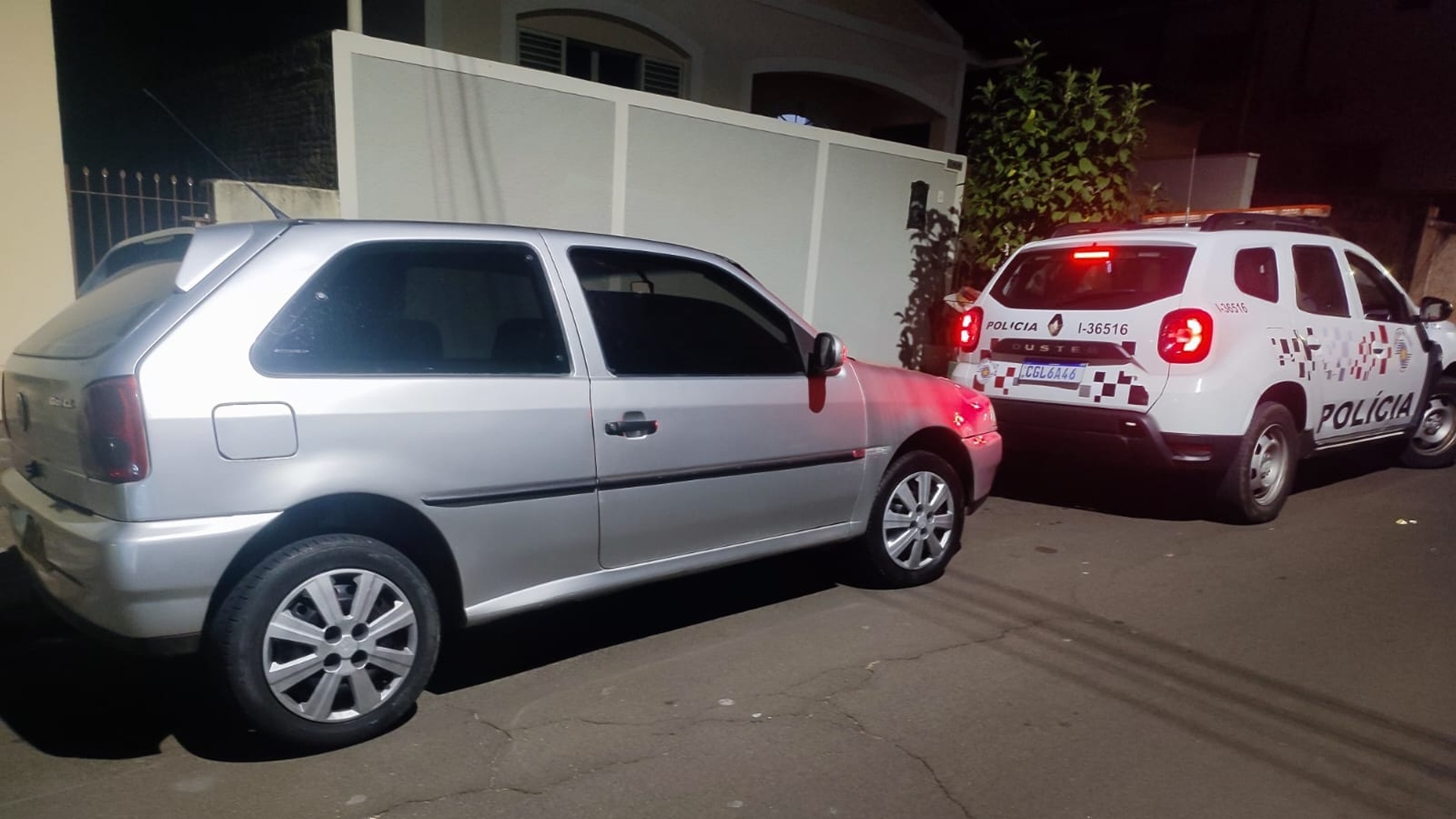 Gol furtado é encontrado em casa no Jd. do Lago e homem é preso