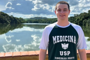 Limeirense que cursa Medicina na USP dá aula em cursinho popular da universidade