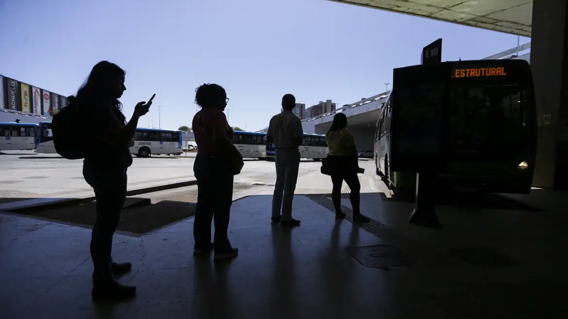 Nove em cada 10 mulheres já sofreram violência ao se deslocar à noite