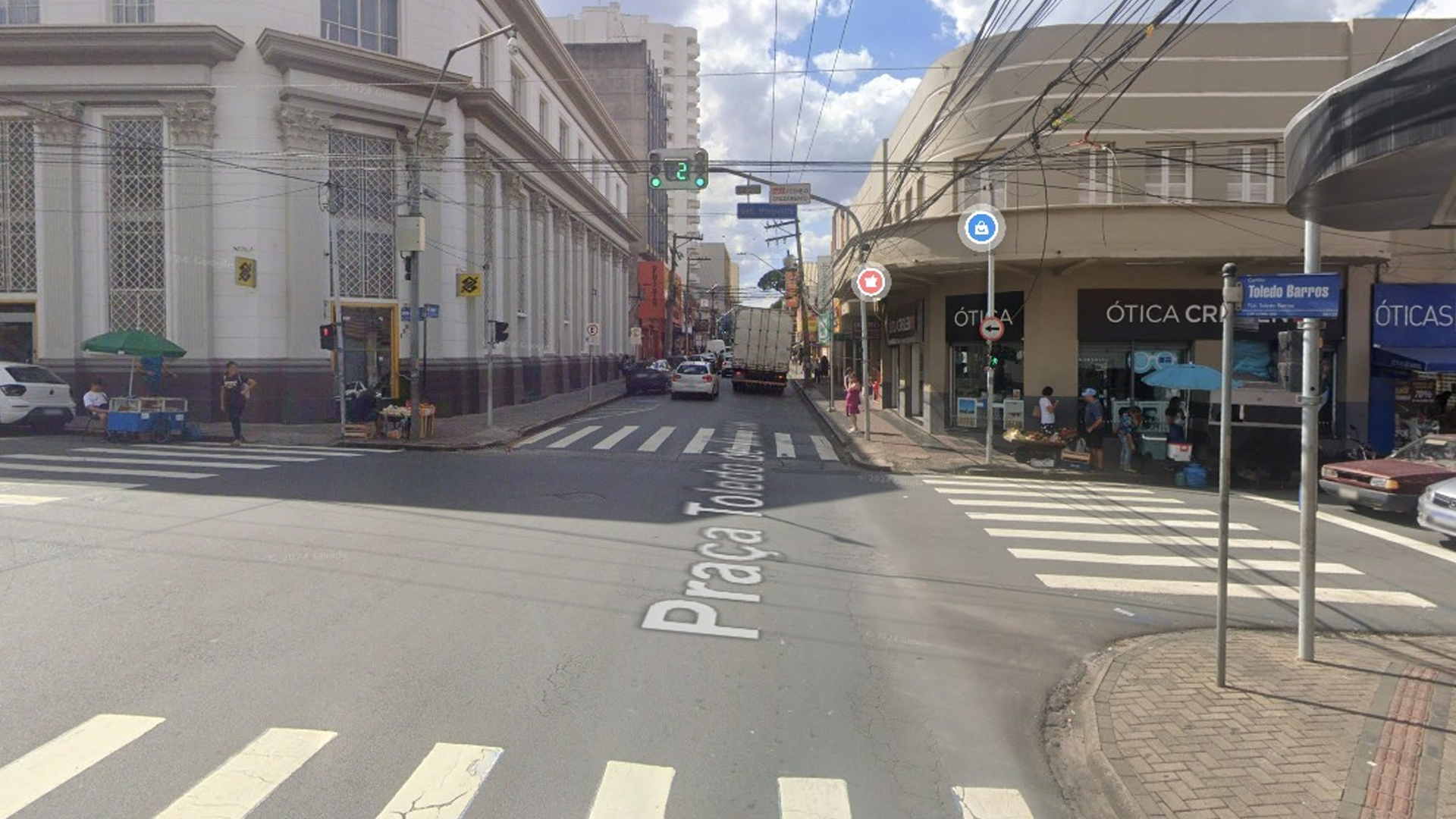 Obra emergencial da BRK interdita trecho da Rua Dr. Trajano de Barros Camargo