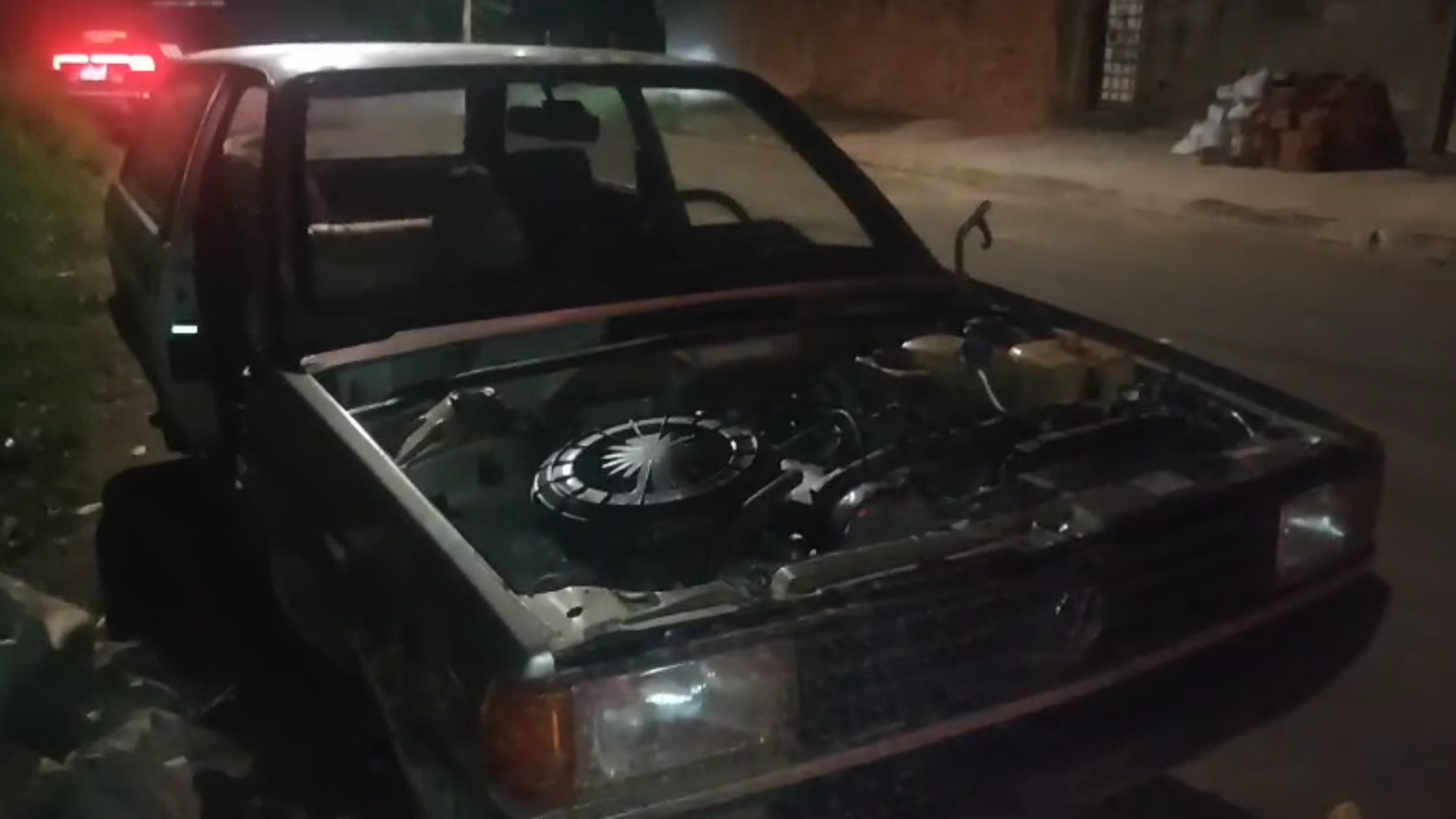 Parati furtada é encontrada depenada no bairro Geada, em Limeira