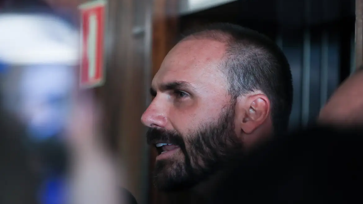 STF forma maioria para tornar Eduardo Bolsonaro réu no tarifaço