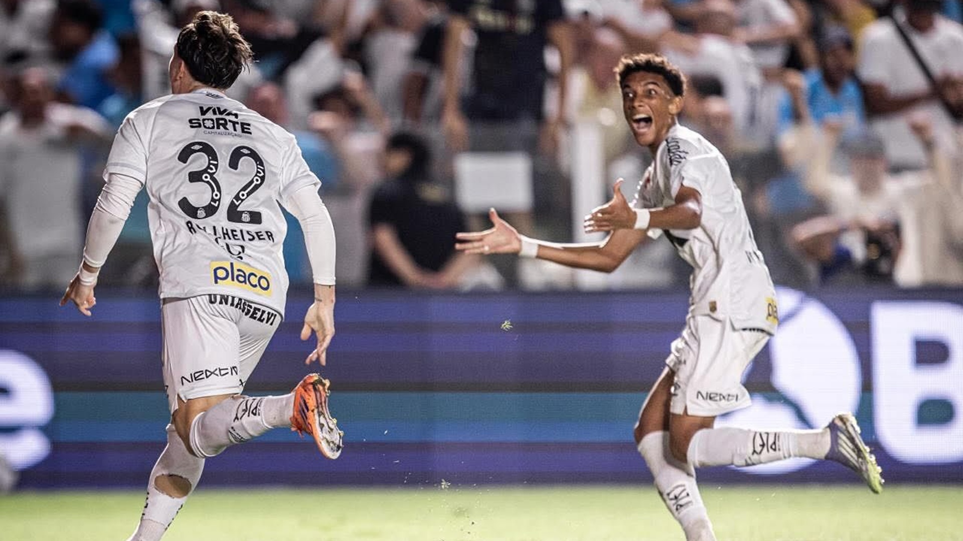 Santos bate o Palmeiras no fim, deixa a zona da degola e muda o topo da tabela do Brasileirão