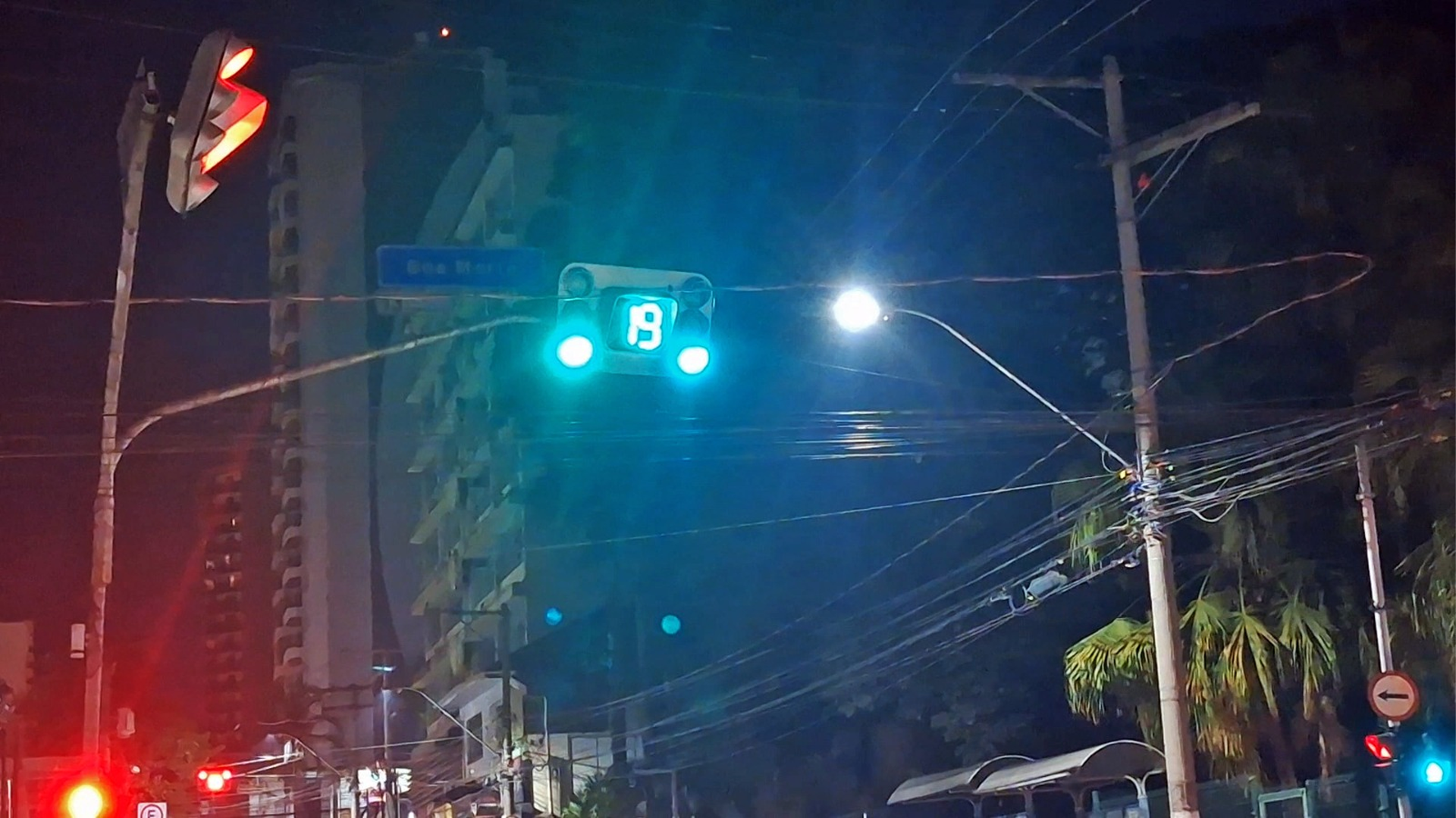 Trânsito recebe reforço no Centro de Limeira com ampliação do horário dos semáforos