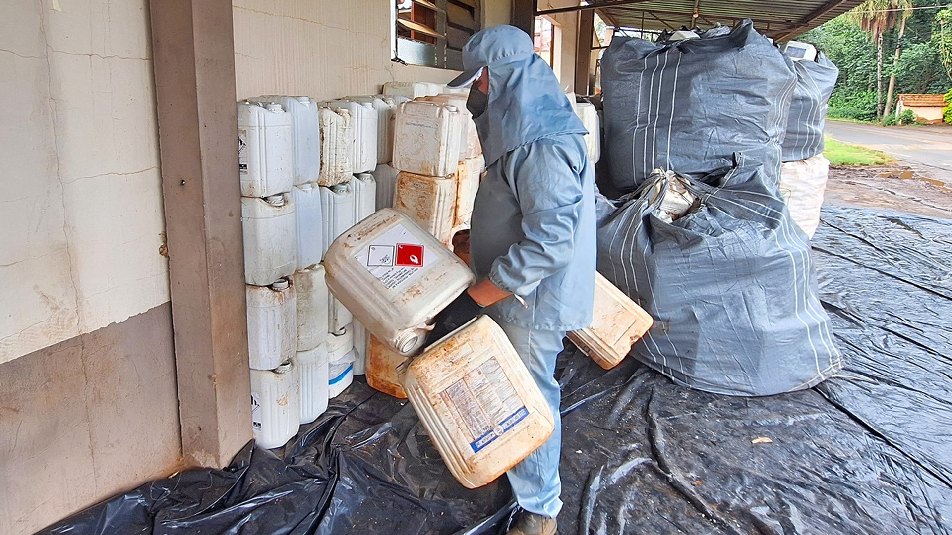 Ação itinerante coleta 1,2 tonelada de embalagens de agrotóxicos