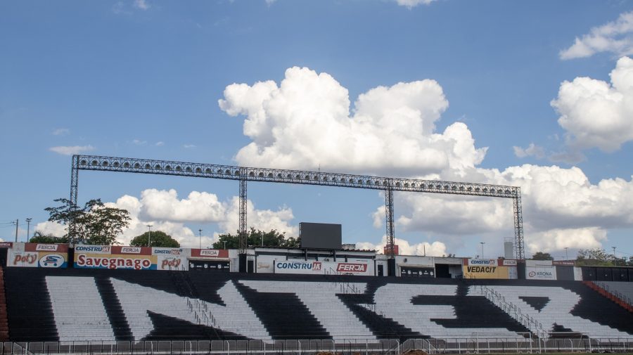 Arquibancadas do Limeirão passam por revitalização e ganham nova pintura