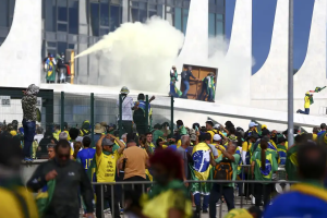 Câmara aprova projeto que reduz penas dos condenados pelo 8 de janeiro