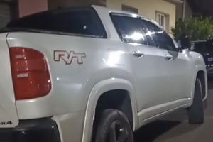 Caminhonete roubada de casal é localizada em área de mata em Limeira