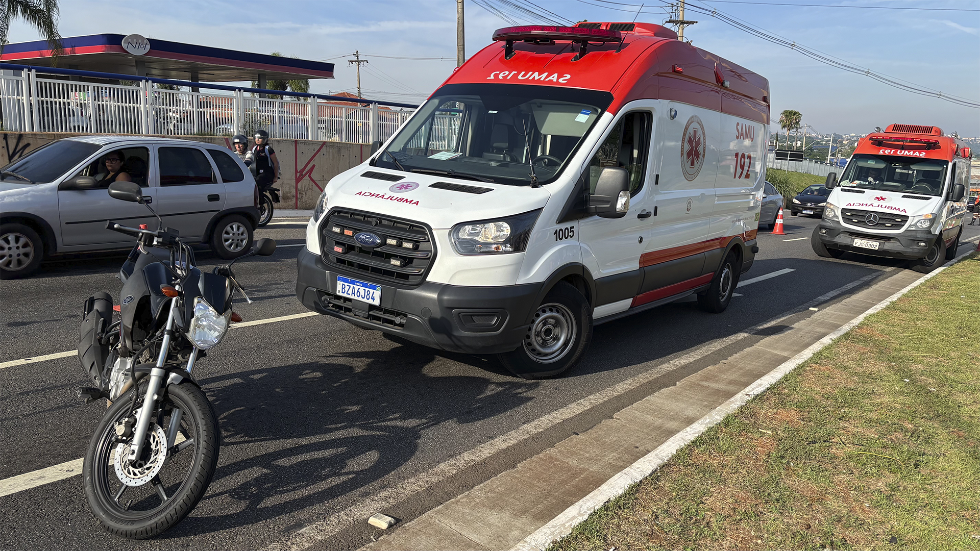 Duas mulheres ficam feridas após atingiram traseira de veículo no Anel Viário, em Limeira