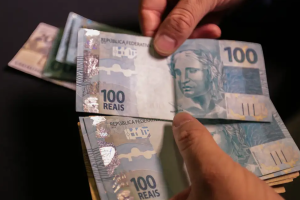 Governo confirma salário mínimo de R$ 1.621 em 2026