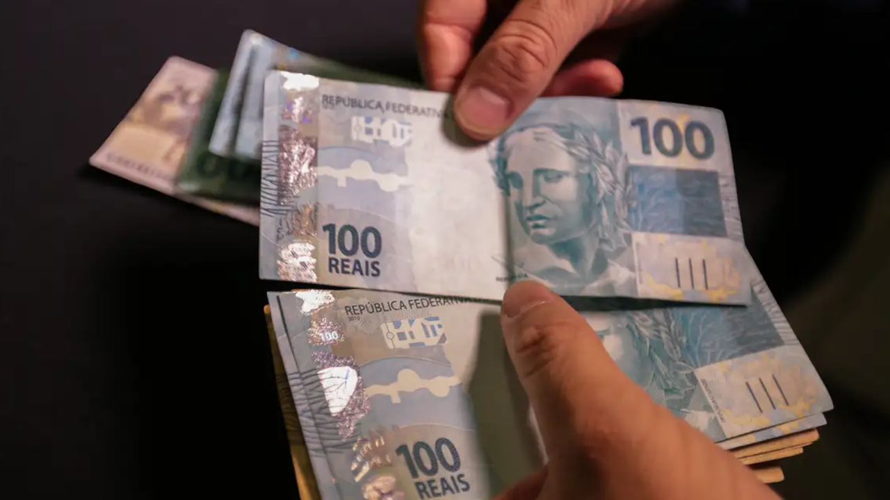 Governo confirma salário mínimo de R$ 1.621 em 2026