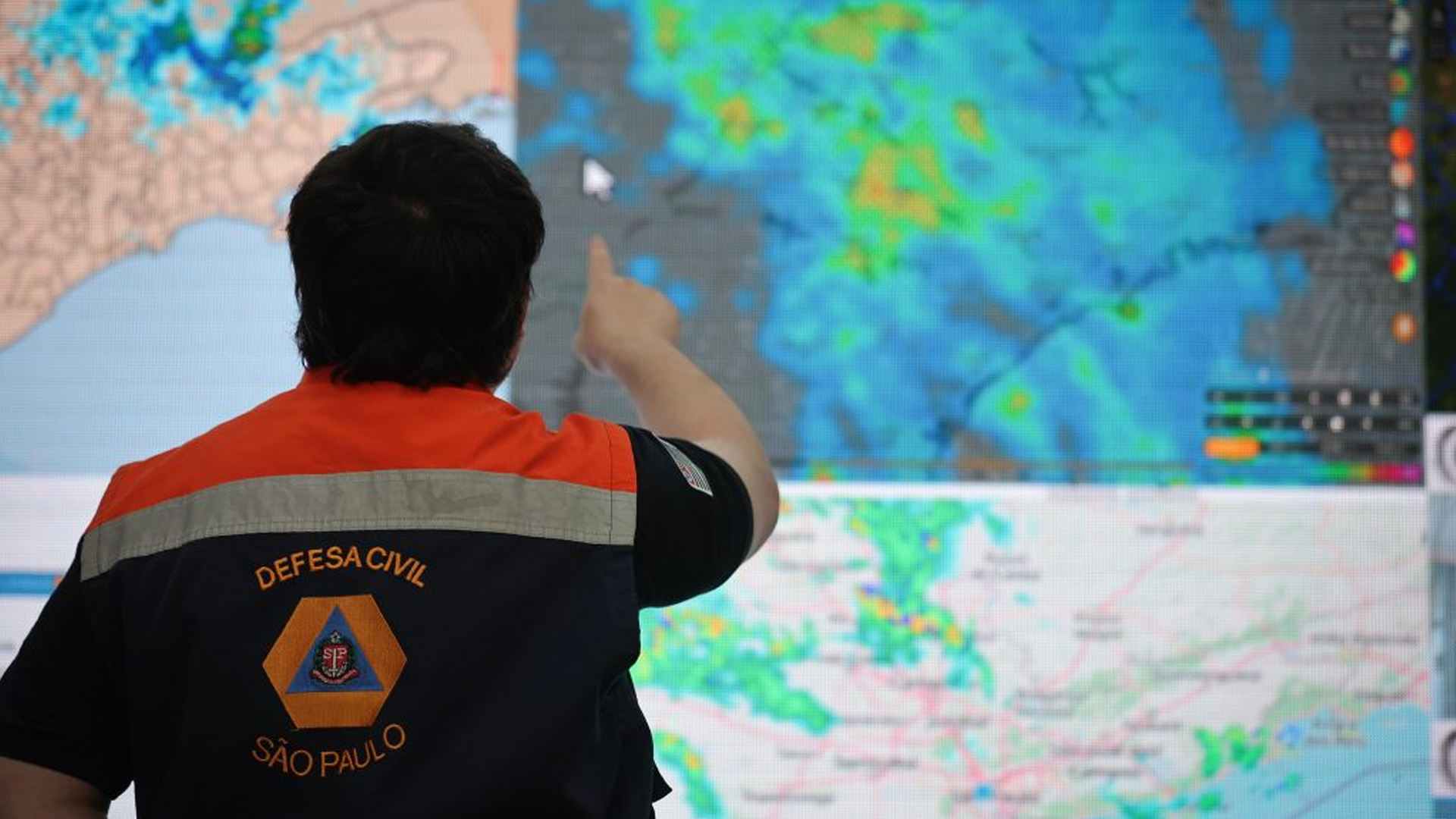 Governo de SP instala gabinete de crise e alerta para fortes chuvas nos próximos dias
