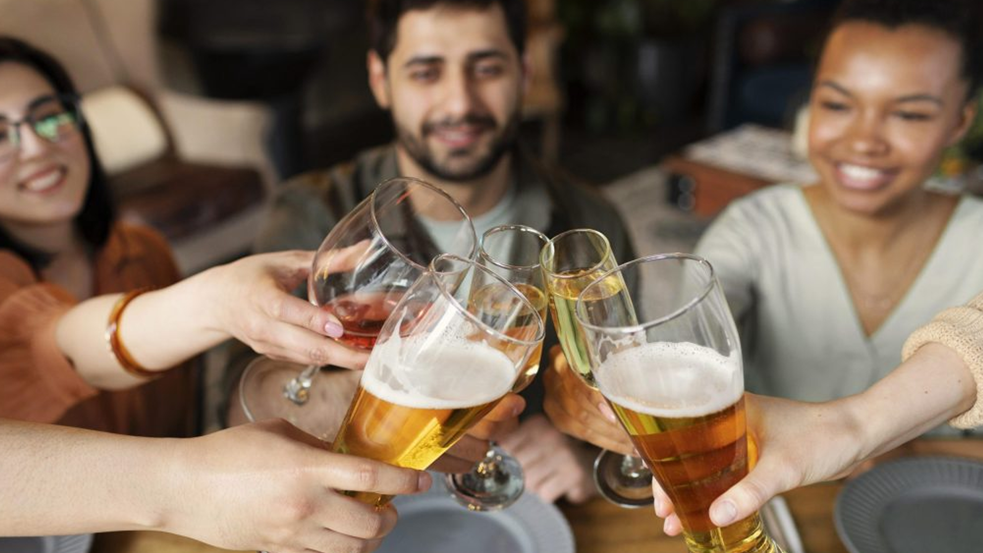 Happy hours de fim de ano exigem cuidados com a alimentação; veja dicas