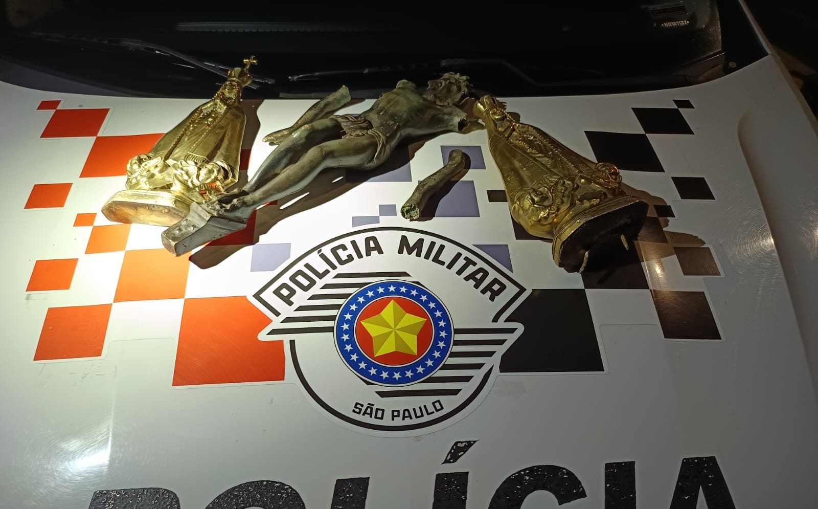 Homem é flagrado com peças de bronze