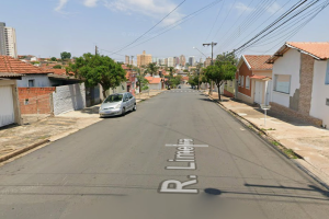 Morador encontra moto desconhecida na garagem e tem portão arrombado em Limeira