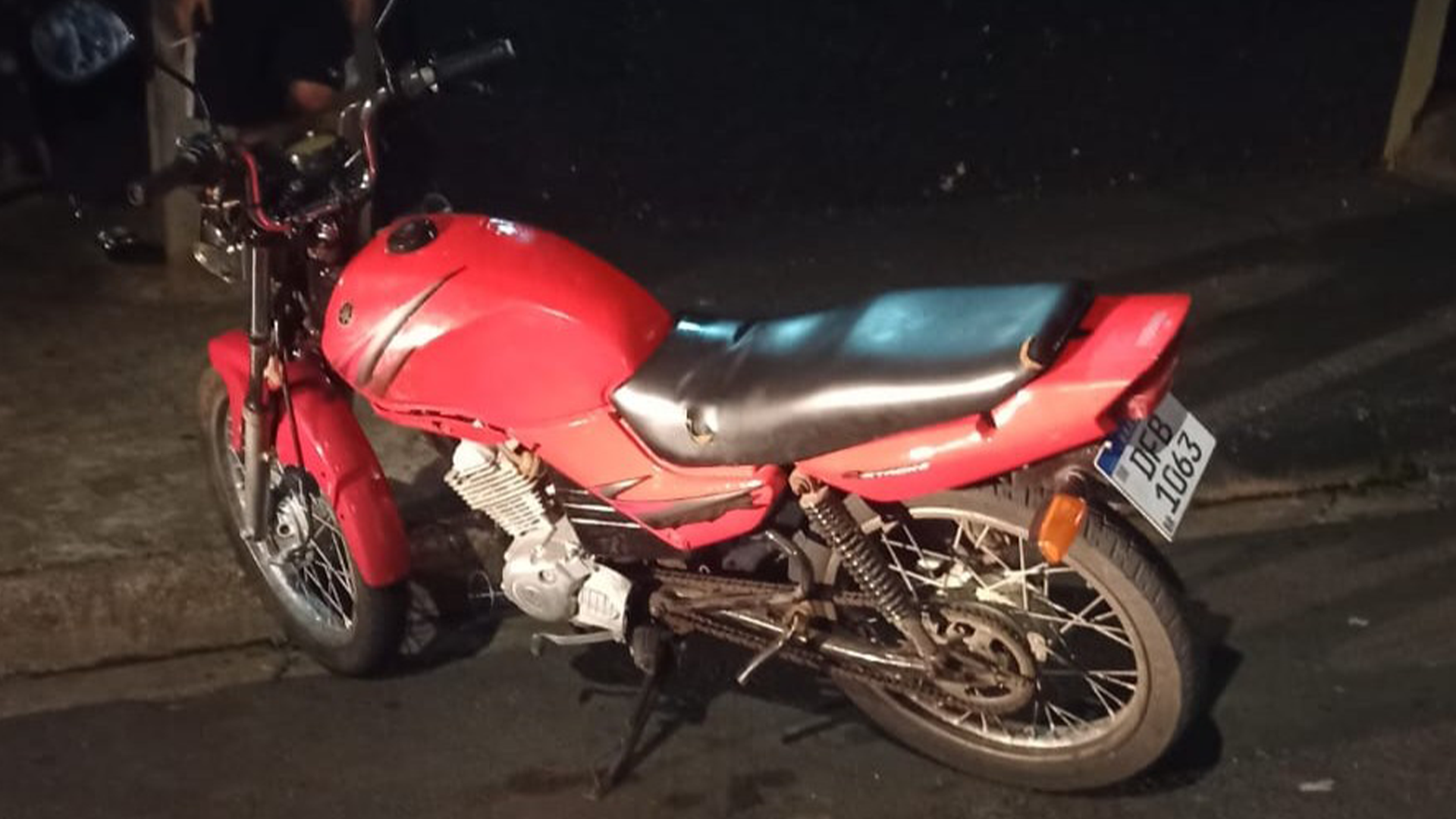 Moto com placa irregular é apreendida com adolescente após abordagem no Jd. Ouro Branco