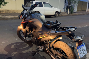 Moto furtada é localizada em residência no Jd. Lagoa Nova