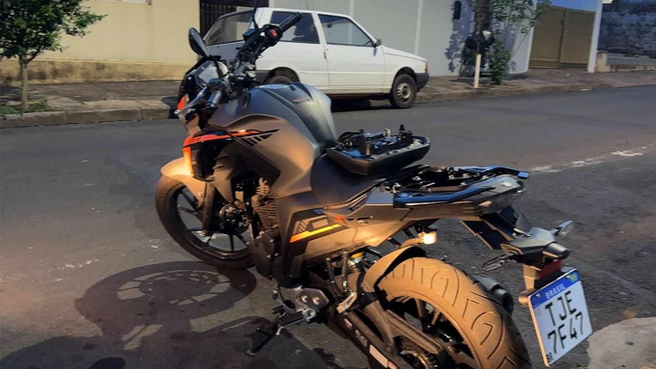 Moto furtada é localizada em residência no Jd. Lagoa Nova