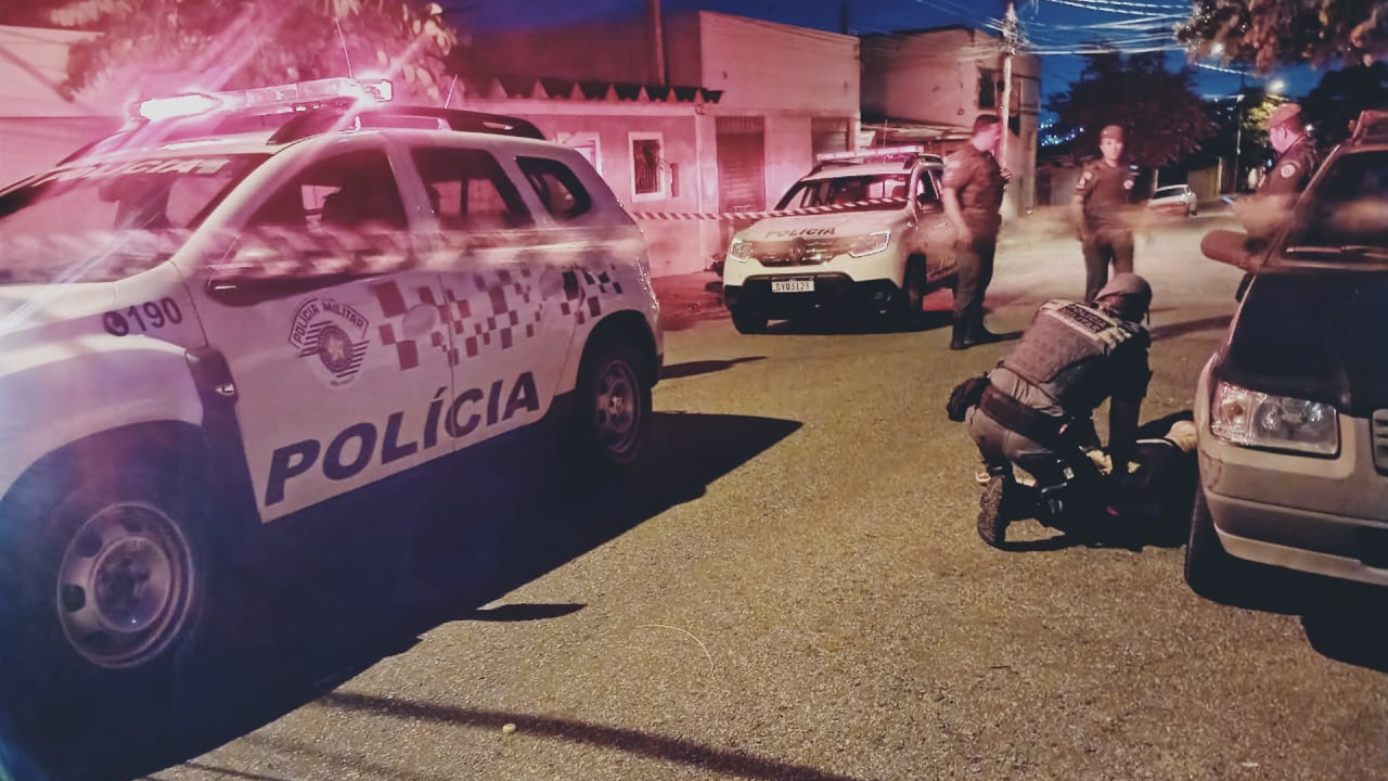 Mulher é socorrida após ser esfaqueada 10 vezes pelo companheiro em Limeira; autor está preso
