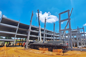 Obras da nova escola estadual avançam no Jd. Lagoa Nova e entram em etapa de infraestrutura externa
