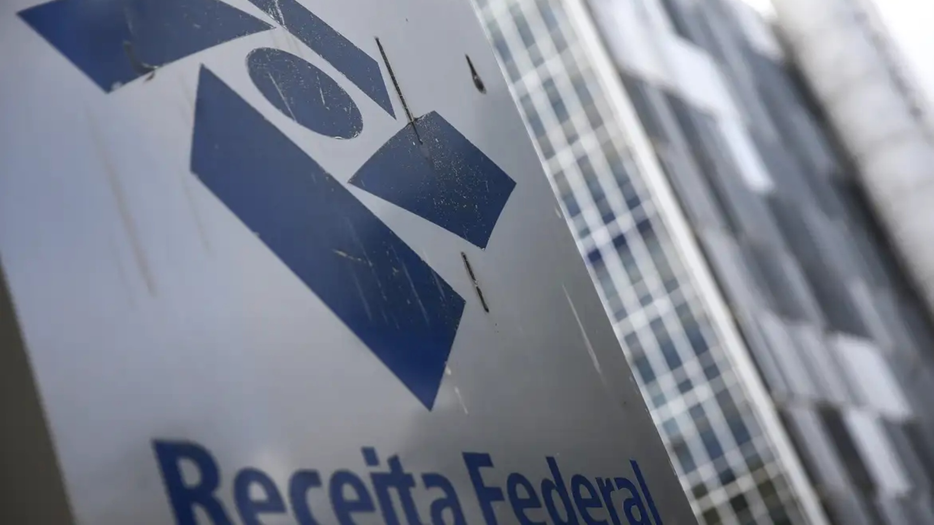 Receita alerta para falsas cobranças com nome e CPF do contribuinte