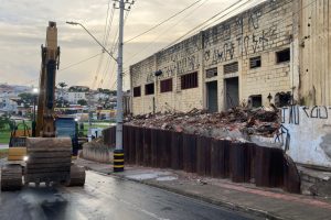 Acesso ao Anel Viário é liberado após demolição de muro em Limeira