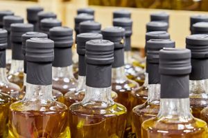 Anvisa proíbe venda de azeite e suspende doce de leite e sal grosso