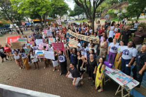 Ato contra violência doméstica mobiliza população no Centro de Limeira