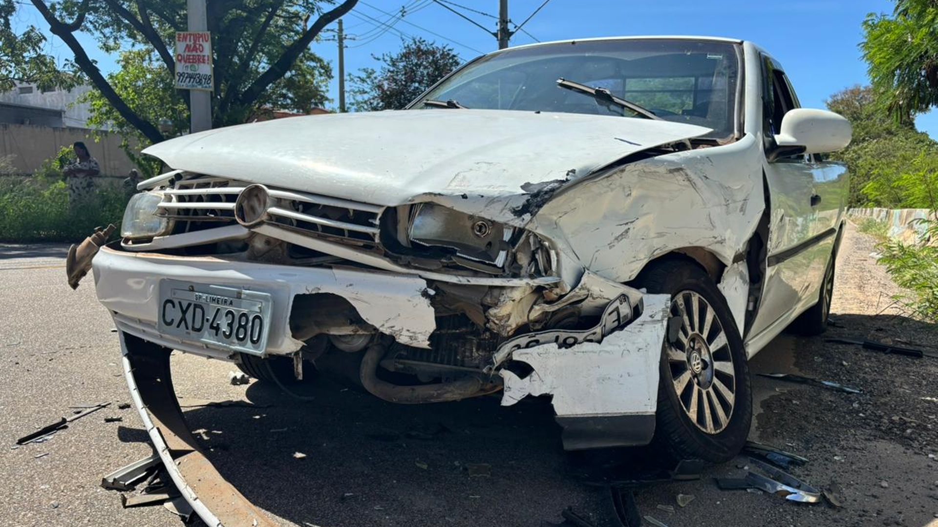 Colisão entre dois veículos deixa gestante ferida na Marginal Tatu, em Limeira