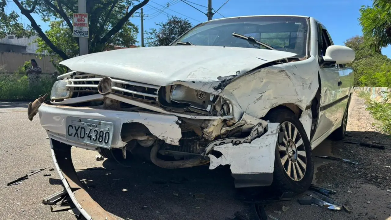 Colisão entre dois veículos deixa gestante ferida na Marginal Tatu, em Limeira