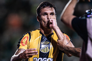 Com hattrick de Robson, Novorizontino goleia o Palmeiras e assume a viceliderança