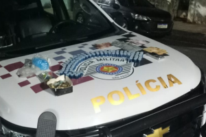 Denúncia leva à apreensão de drogas e prisão de três pessoas em Limeira