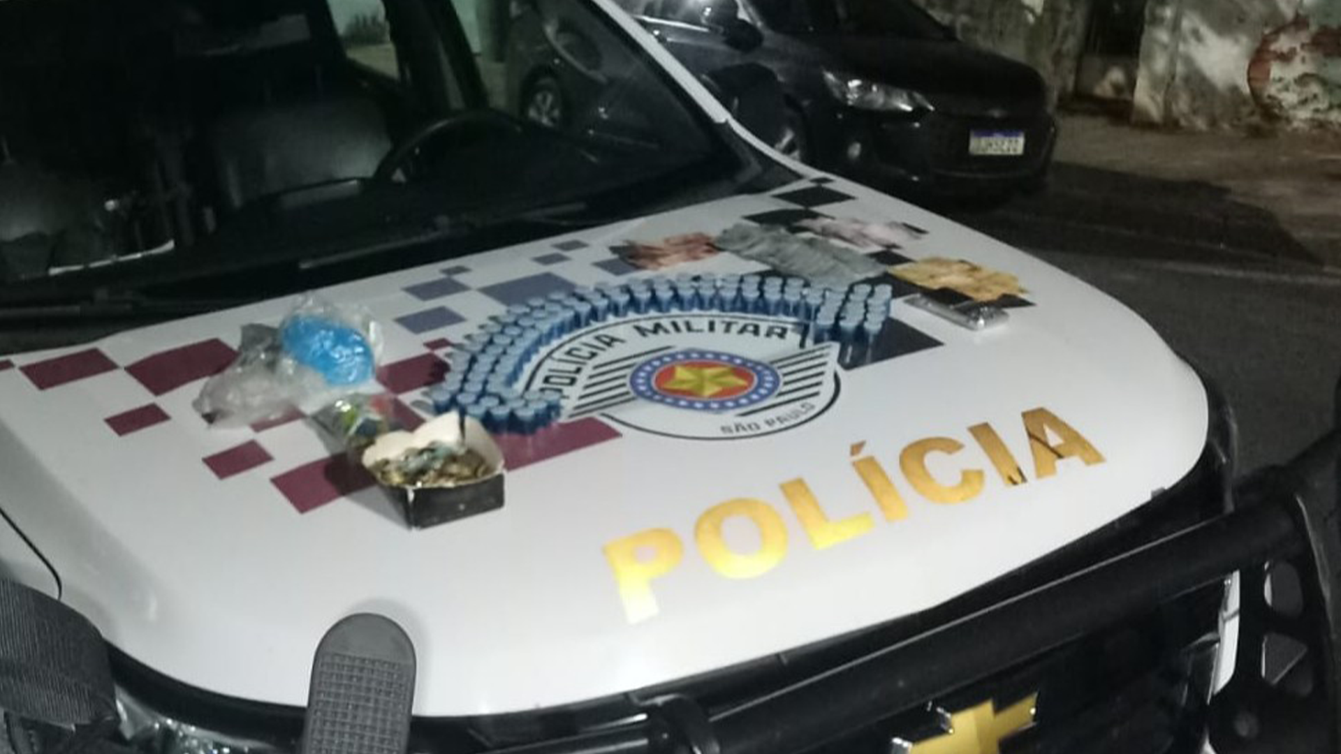 Denúncia leva à apreensão de drogas e prisão de três pessoas em Limeira