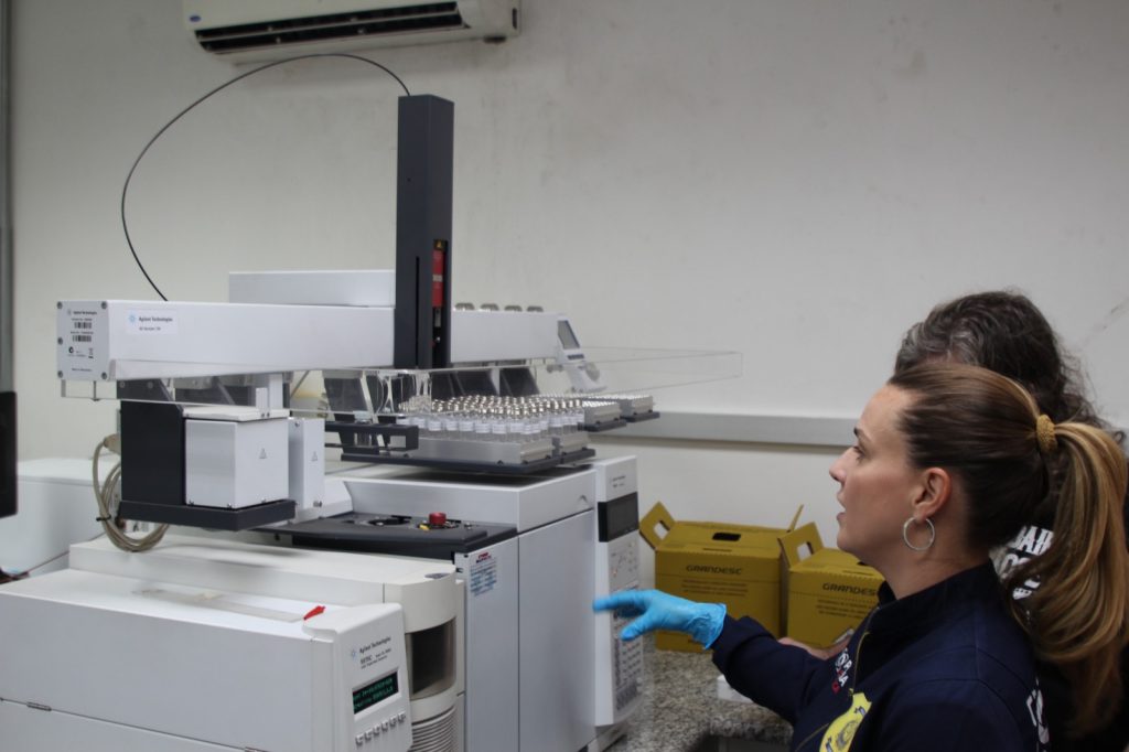 Em casos de homicídio, por exemplo, a análise toxicológica pode ajudar na qualificação do crime