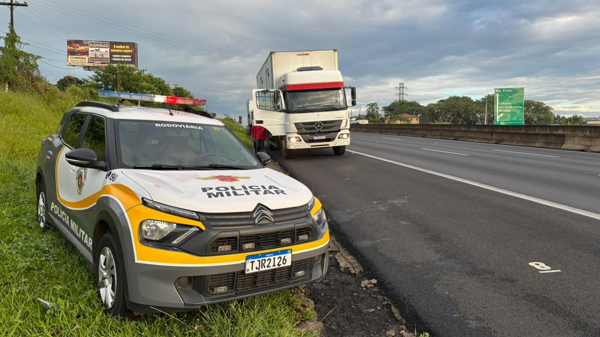 Homem morre após ser atropelado por caminhão na Rodovia Anhanguera, em Limeira