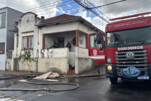 Incêndio atinge casa abandonada no Centro de Limeira