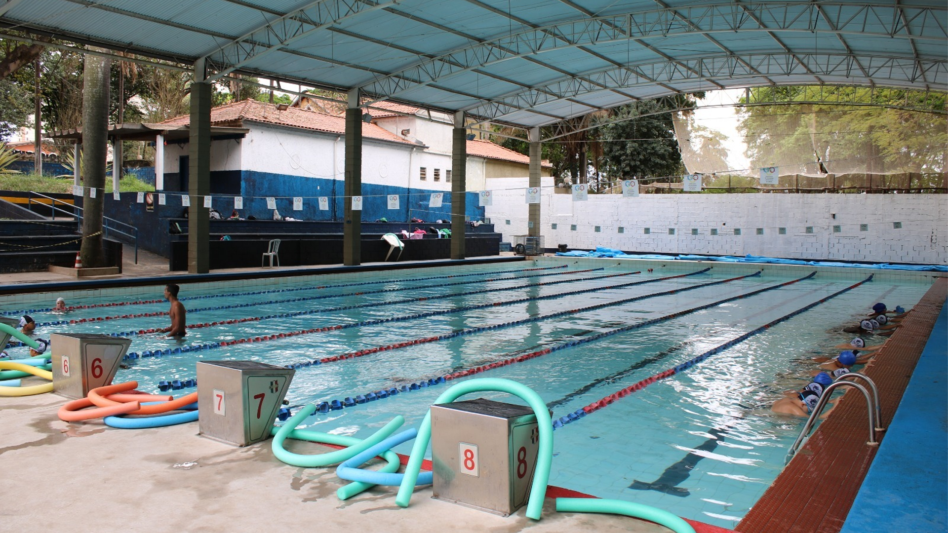 Inscrições para aulas de natação infantil em Limeira começam na segunda-feira
