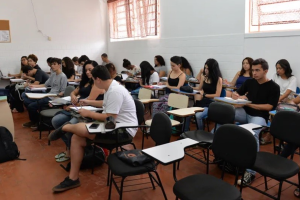 Inscrições para cursinho pré-vestibular Colmeia abrem na segunda-feira